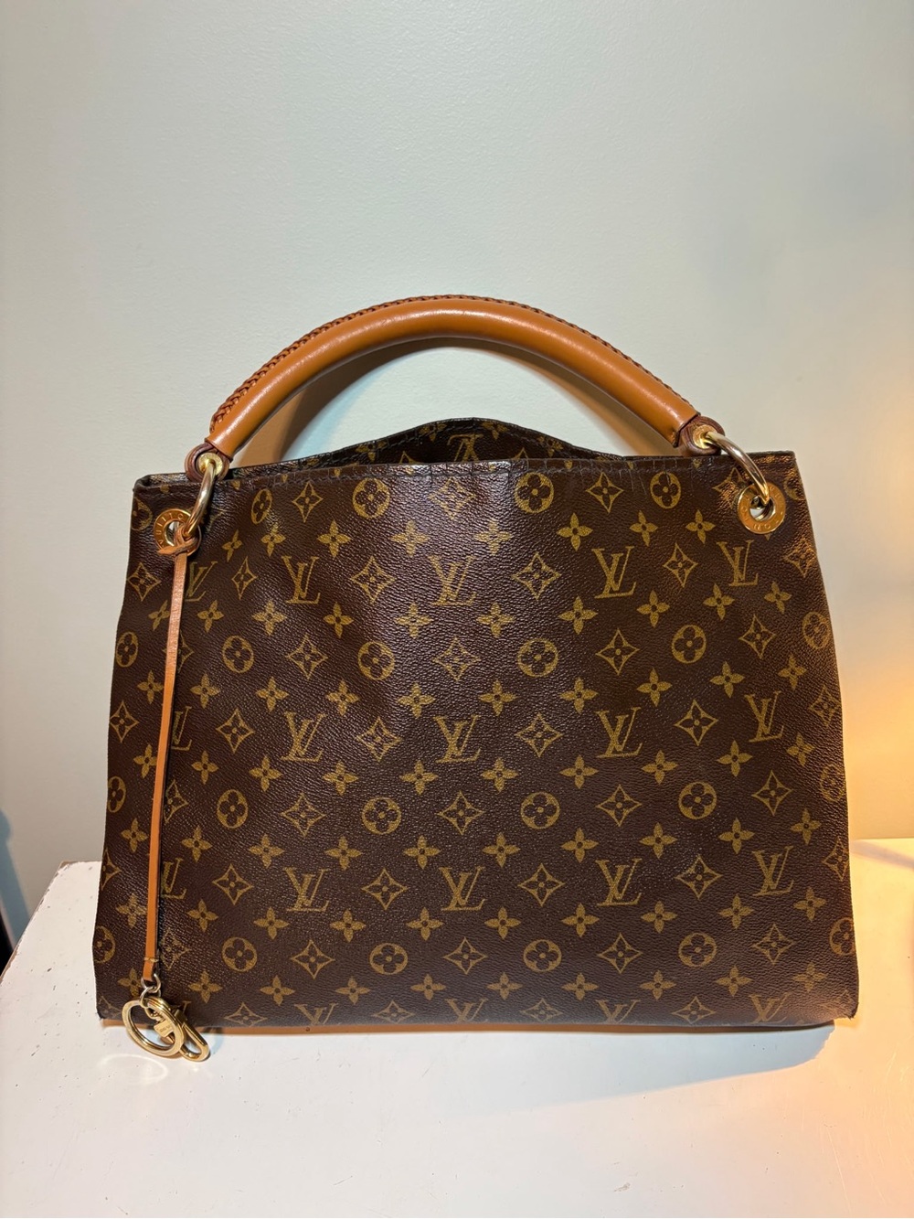 Authentic Artsy MM Louis Vuitton Monogram Shoulder Bag in Brown and Tan